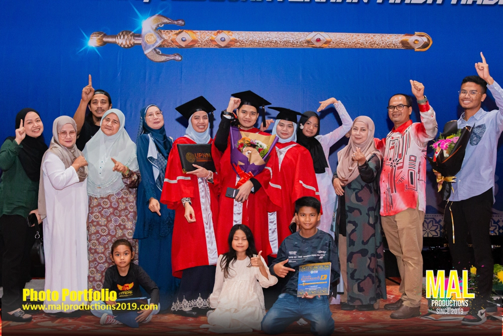 Gaduation Convocation PWTC Family Portfolio MAL 2019 -42.webp